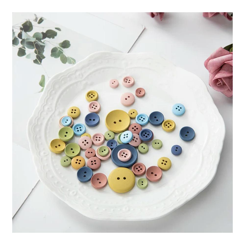 50er Packung bunter Kinderknöpfe aus Holz für Handarbeit und Scrapbooking - Hochwertiges Nähzubehör für DIY Bastelprojekte - 10mm Rundknöpfe