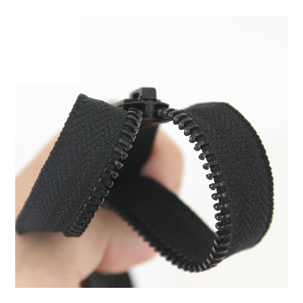 Entdecken Sie Qualität und Vielseitigkeit 2 Stück Jacken-Reißverschlüsse für Näharbeiten. Schwarz geformt perfekt für Mäntel und Jacken. Großpackung für DIY-Nähprojekte an Kleidungsstücken und Taschen. Hochwertige Kunststoff-Reißverschlüsse - ein Muss für jeden Schneider
