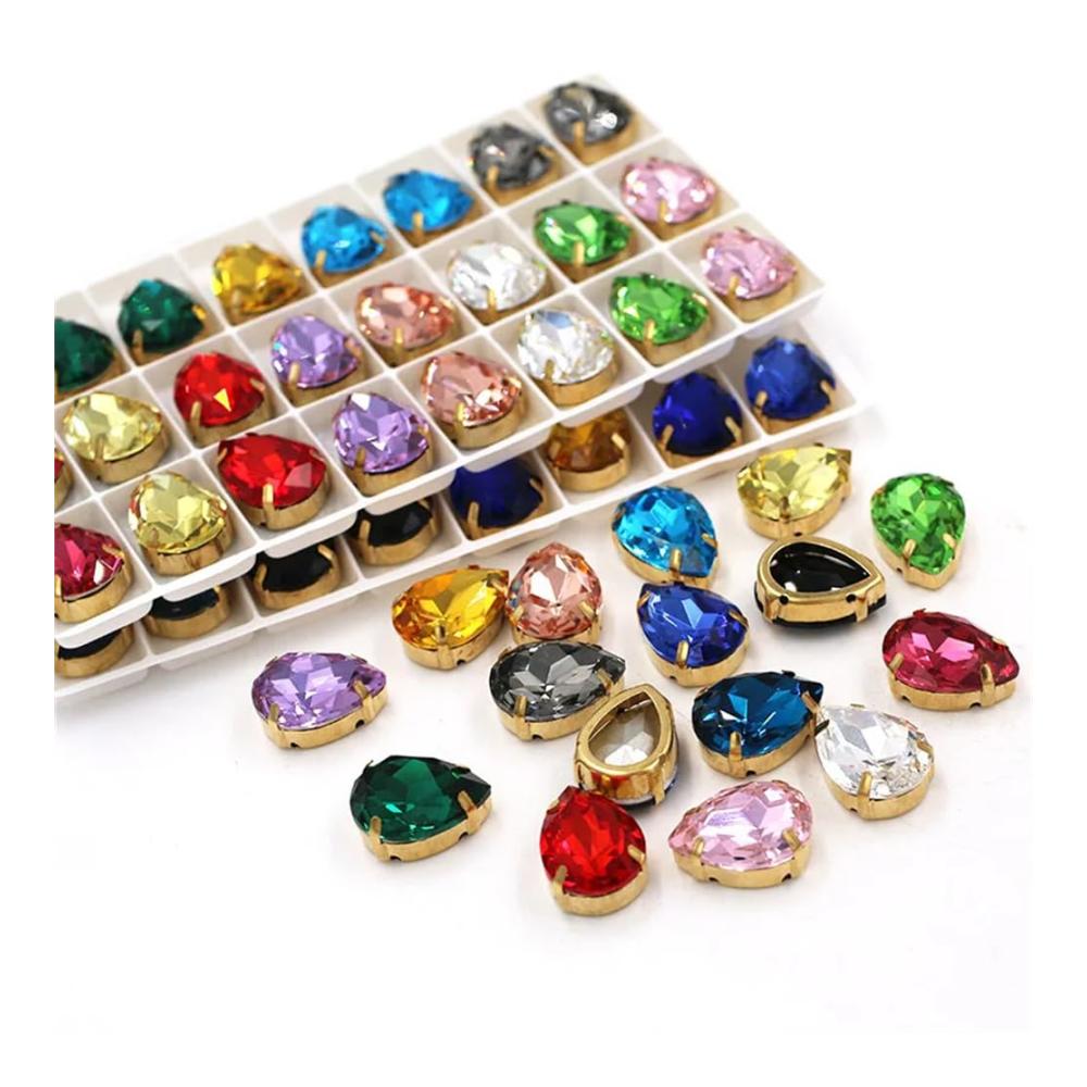 Entdecken Sie den Glanz Strasssteine in Tropfenform goldfarben perfekt für Kleidung Schuhe und Taschen! Krallenfassung für sicheren Halt 18 x 25 mm 12 Stück Set. Verleihen Sie Ihren Kreationen einen Hauch von Luxus
