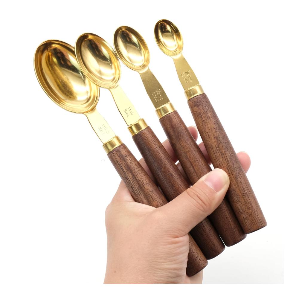 Entdecken Sie unsere hochwertigen 4-teiligen Messlöffelsets mit eleganten Holzgriffen für präzises Backen und Kochen - Ein Must-Have für Ihre Küche