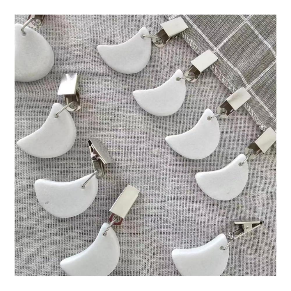 Entdecken Sie Eleganz 8 Stück Marmor-Weiß-Mond Vorhangringe mit Clipper - Perfekte Picknick-Tischdecken-Clips für Draußen - Große Tischdeckenhalter & Tischabdeckungs-Clips für stilvolle Anlässe