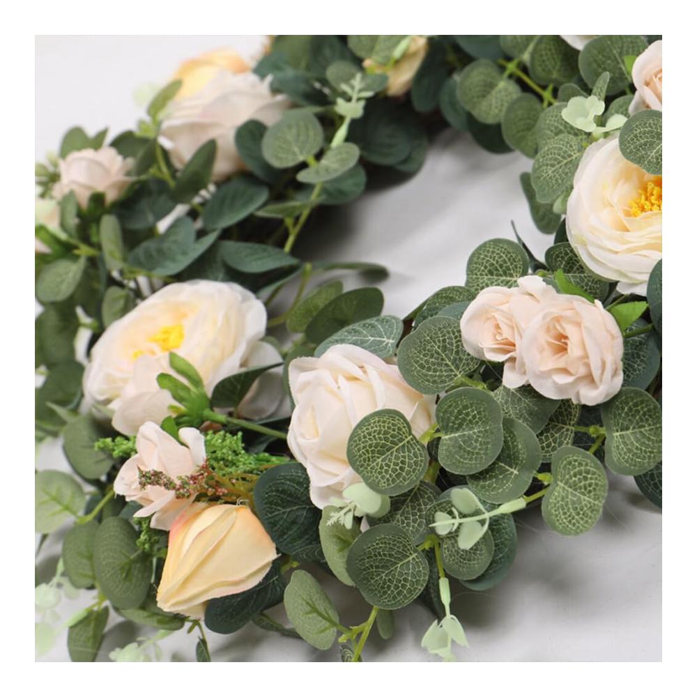 Entdecken Sie die Eleganz 3 Blumendekorationen & Layouts - Wandbehang mit stilvollem Eukalyptus Blumenring für Einkaufszentren und Hotels. Einzigartig zum Aufhängen in Weiß. Perfekte Kränze für anspruchsvolles Ambiente
