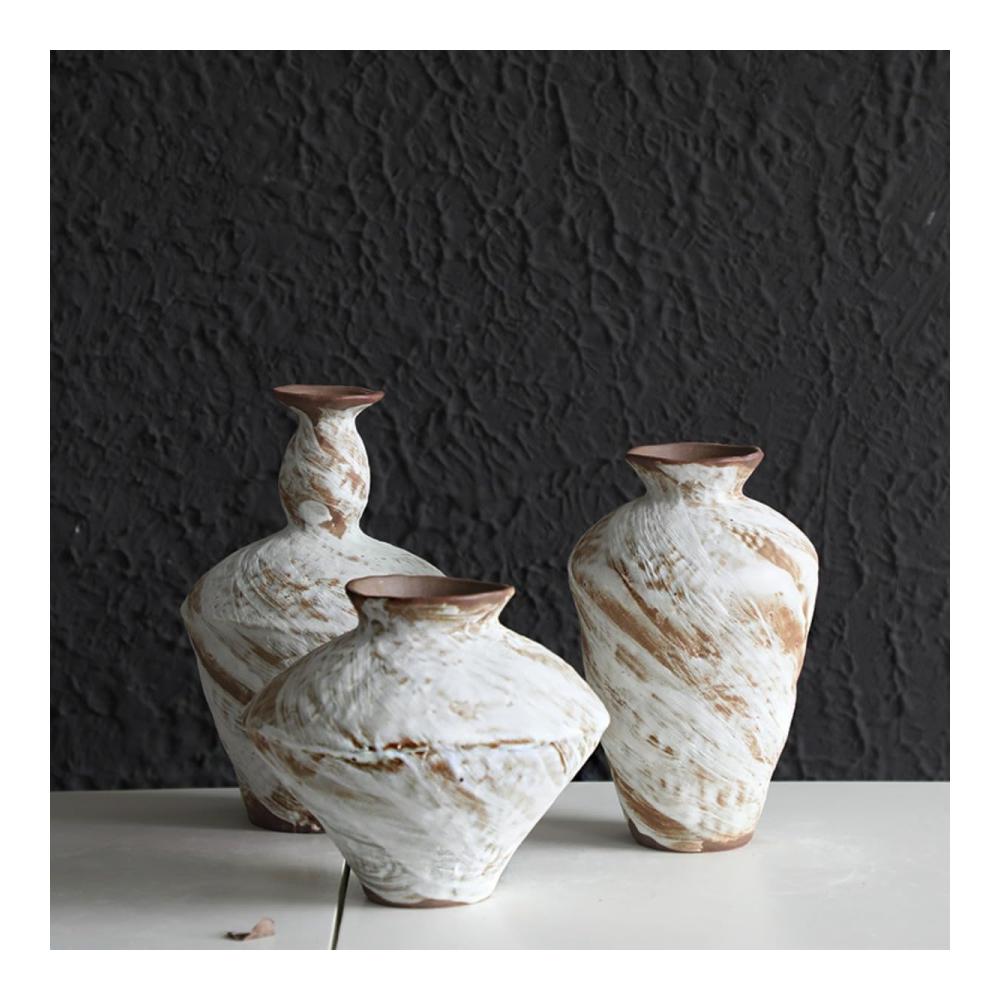 Elegante Vasen-Ensemble 3 Vintage Keramikvasen für stilvolle Wohnzimmerdekoration. Rustikale runde Blumenvasen setzen den Boden in Szene – perfekt für Bauernhaus-Tischarrangements und als Hochzeitsgeschenk (Orange Akzente). Entdecken Sie zeitlose Schönheit