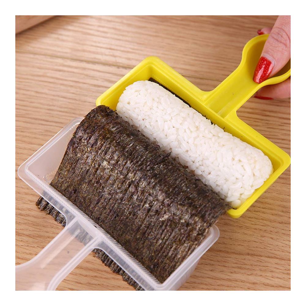 Entdecken Sie die Kunst des Sushi mit unserem Sushiteller-Set 2-teiliges Sushi Maker Mould für perfekte Reisbälle und Onigiri. Kinderfreundlich und DIY-freundlich gestalten Sie köstliche Sushi-Rollen mit dem Sushi Roller. Schütteln und rollen Sie Ihre eigenen Reisbälle mit Leichtigkeit. Unser Bento-Werkzeug-Set enthält auch eine Reisschaufel für müheloses Handling. Bringen Sie die japanische Küche in Ihre Küche mit diesen hochwertigen Küchenutensilien. Gönnen Sie sich die Freude Ihre eigenen Sushi-Kreationen zu Hause zu zaubern