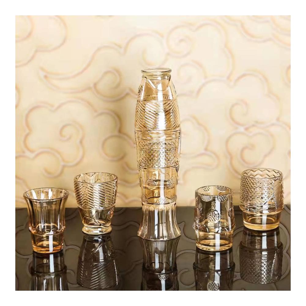 Stilvolle stapelbare Wassergläser aus farbigem Glas - Nautische Glaswaren für Getränke fischförmiges Design - 4 Stück - Bernsteinfarben - Ideal für Heimdekoration