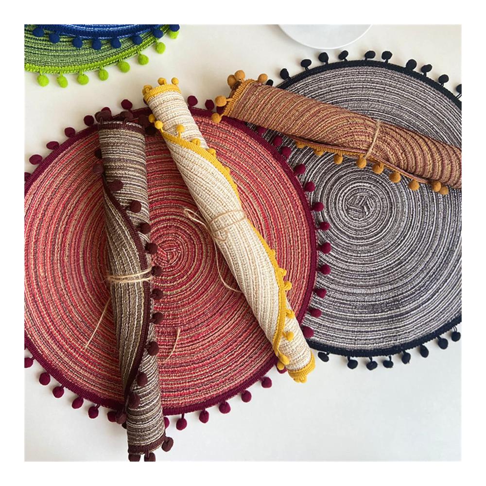 Entdecken Sie Eleganz 6er Set Runde Platzsets 38cm Waschbar & Gewebt - Boho Chic Design mit Pompom Quasten - Hitzebeständige & rutschfeste Tischuntersetzer für stilvolle Mahlzeiten - Grüne Akzente für perfekte Tischdek