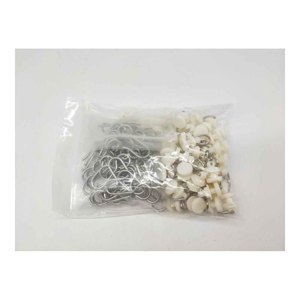 Erleichtern Sie Ihren Vorhangwechsel mit Csirnto Gleiter Curtain Hooks! 45 Stück Weiß Kunststoff Vorhang Haken mit Ring für mühelose Gardinenbewegung. Praktisches Set für Vorhangschienen -rollen und -röllchen. Genießen Sie reibungsloses Öffnen und Schließen Ihrer Vorhänge