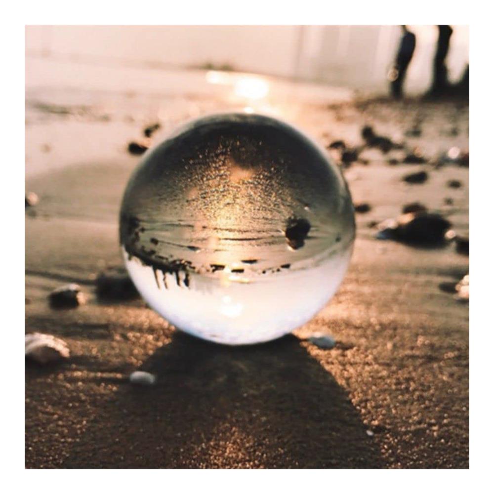 Entdecken Sie die Magie des Winters Schneekugeln - 1 Transparente Kristallkugel (20-100 mm) mit Lichteffekt Farbige Glaskugel Goldakzente - Perfekte Wohnaccessoires und Handwerksornamente (40 mm) für eine zauberhafte Atmosphäre