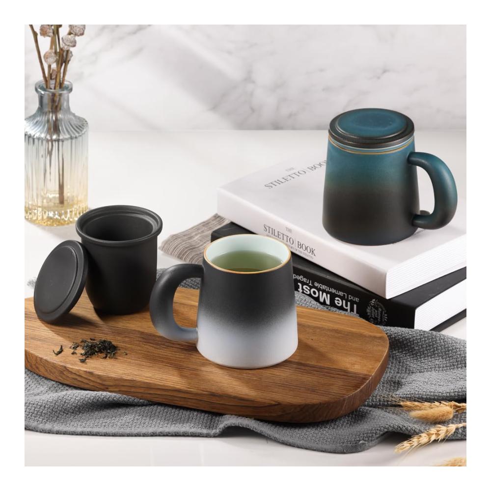 Entdecken Sie den Genuss Teetasse 420ml Keramik mit Edelstahl Teesieb & Deckel Große Teetassen Set in Blau-Schwarz Gradienten Henkel für entspannten Teegenuss - Zen Lifestyle