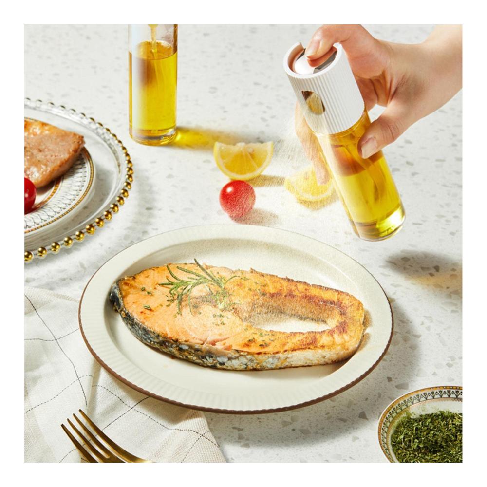 Genießen Sie gesündere Mahlzeiten mit unserem hochwertigen A/R Ölsprüher aus Glas - Nachfüllbare Gewürzflasche in Reisegröße für die Küche. Perfekt dosiertes Öl für Ihre