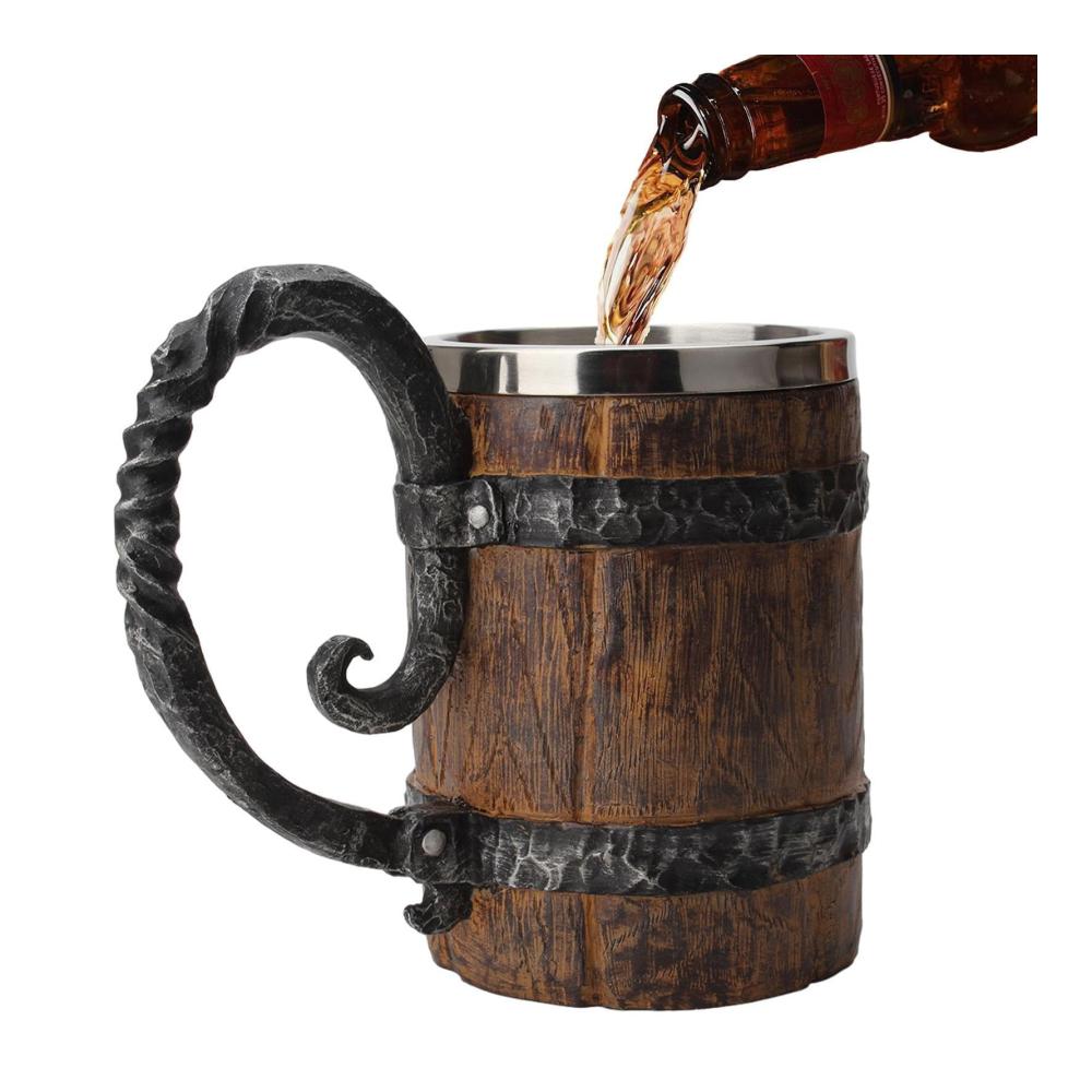 Entdecken Sie den Genuss mit unseren Premium Bierkrügen Wikinger-Trinkbecher 550 ml Holzfass-Kaffeebecher auslaufsicheres Edelstahl-Trinkgeschirr mit Griff. Handgefertigter mittelalterlicher Cocktailbecher für Tee und Kaffee – Stilvoll