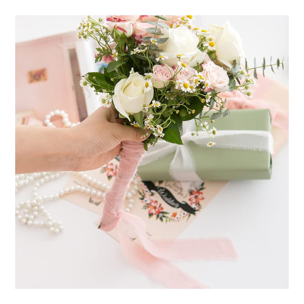 Entdecken Sie die Eleganz 3 Rollen Dunkelgrüne Chiffonbänder - 38mm Breite 6 Meter Länge. Perfekt für stilvolle Dekorationen Geschenkverpackungen und mehr. Hochwertiges Schleifenband aus Stoff für Hochzeiten Taufen und Geburtstage. Verleihen Sie Ihren Geschenken einen Hauch