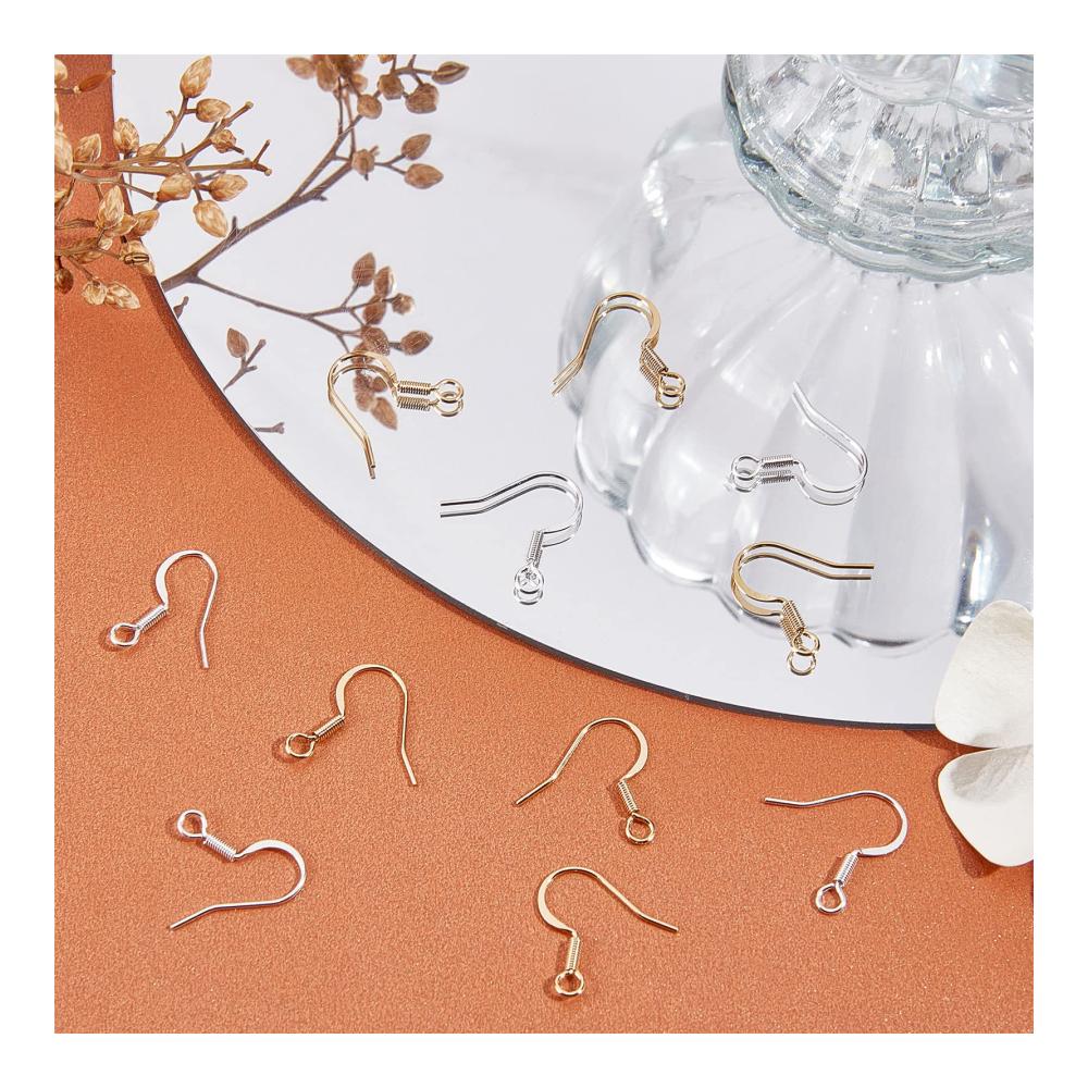 Entdecken Sie den Glanz 100 Ohrhaken in 2 Farben - Edle Angelhaken in 24K Gold & Sterling Silber Vergoldung. Brillante Messing-Ohrhaken für DIY-Ohrringe. Inklusive Ohrringherstellungsset und transparenter Aufbewahrungsbox. Perfekt für einzigartigen Ohrsch