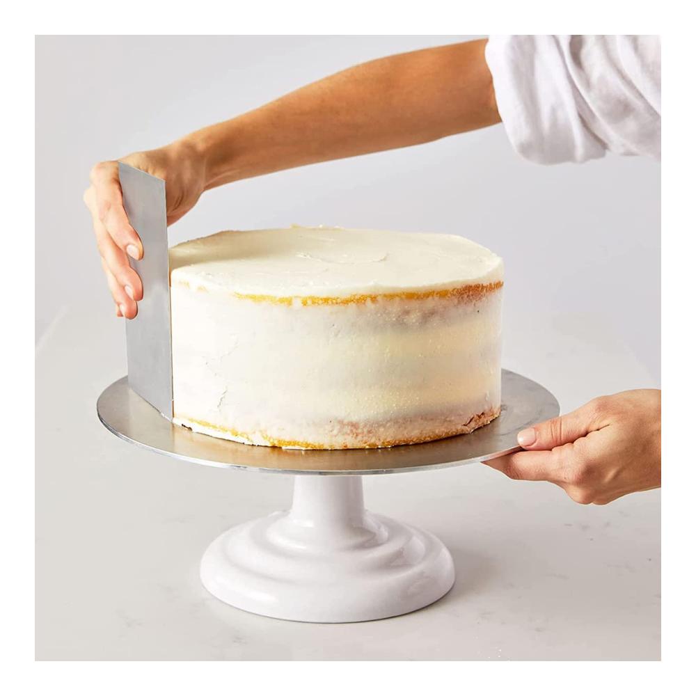 Entdecken Sie das perfekte Modellierwerkzeug 86-Zoll-Edelstahl-Kuchenschaber aus Metall für glatte Tortenoberflächen dekoratives Kuchenkämmen und präzises Schneiden von Mousse und Buttercreme