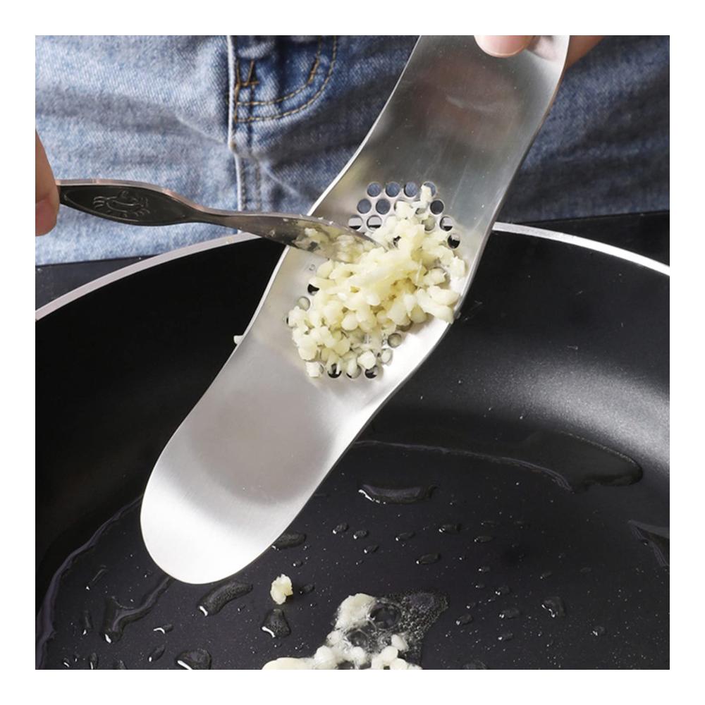 Premium Knoblauchpresse Set - Edelstahl Wippe mit Silikon-Schäler - Ergonomisches Design für müheloses Pressen - Inklusive 2 Werkzeugen zur Knoblauchherstellung - MOJOTIC Qualitätsgarantie