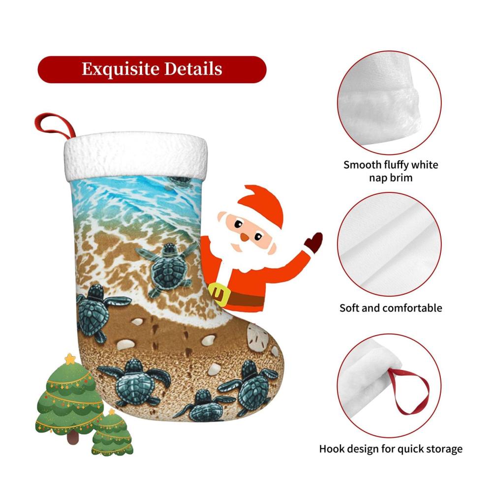 Entzückende Nikolausstiefel Personalisierte Weihnachtsstrümpfe mit bedruckten Schildkröten am Strand-Motiv. Perfekte Dekoration für die Familienurlaubsparty. Erhöhen Sie die Feststimmung
