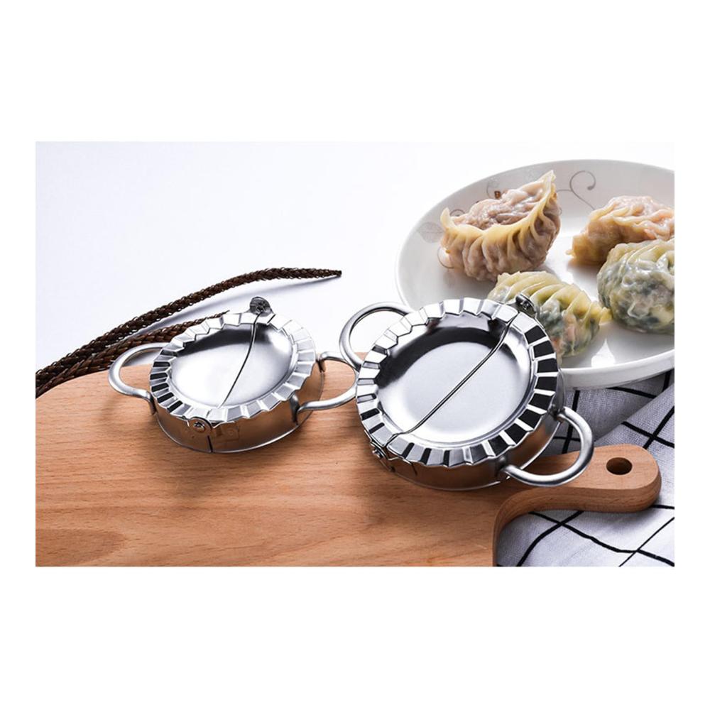 Entdecken Sie die Kunst des Handwerks mit unserer manuellen Nudelmaschine - Perfekt für hausgemachte Teigtaschen Ravioli und mehr! Hochwertiges Edelstahl-Set für Knödelformung und -schneiden