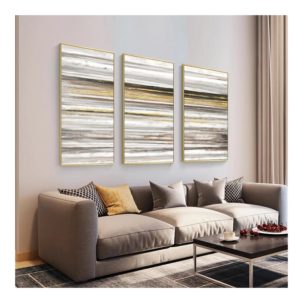 Entdecken Sie luxuriöse Lackierungen Abstrakte Goldsplitterlinien Vintage-Textur 3-teiliges Leinwanddruck-Set für ein stilvolles Wohnzimmer. Perfekte Wandkunst in 60 x 80 cm rahmenlos. Verleihen Sie Ihrem Zuhause eine zeitlose Eleganz