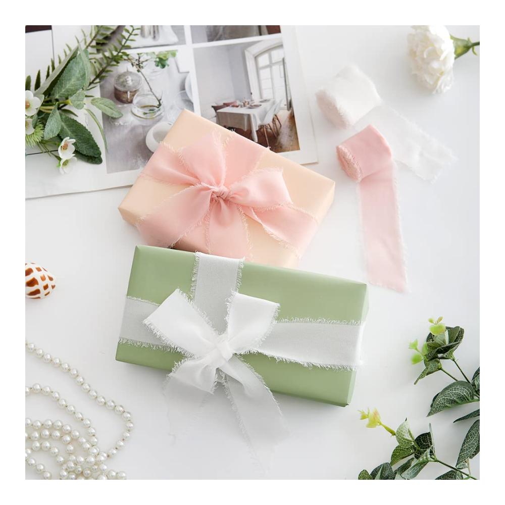 Entdecken Sie die Eleganz 3 Rollen Dunkelgrüne Chiffonbänder - 38mm Breite 6 Meter Länge. Perfekt für stilvolle Dekorationen Geschenkverpackungen und mehr. Hochwertiges Schleifenband aus Stoff für Hochzeiten Taufen und Geburtstage. Verleihen Sie Ihren Geschenken einen Hauch