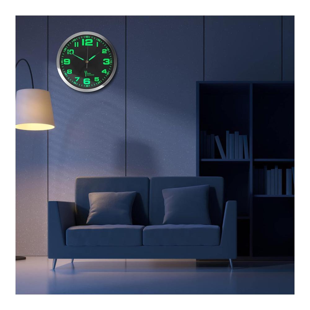 Moderne Funk-Wanduhr Geräuschlos leuchtend automatisch kalibriert - Ideal für Schlafzimmer Büro Küche & Wohnzimmer - 30