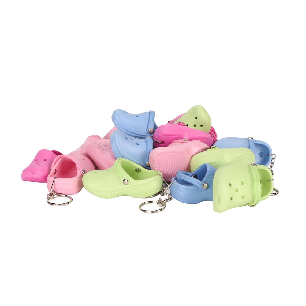20 Stück bunte Ringel-Slipper-Schlüsselanhänger aus weichem Silikon | Süße Sandalen-Anhänger für Mädchen und Jungen | Dekorative Loch-Dekoration in 4 Far