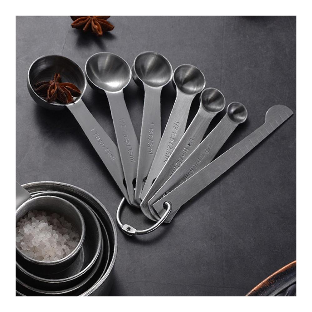 Messlöffel-Set aus Edelstahl mit Nivellierer | 7-teiliges Back-Messlöffel-Set | Für Backen und Kochen | Passt in Gewürzgläser | Robust und prä
