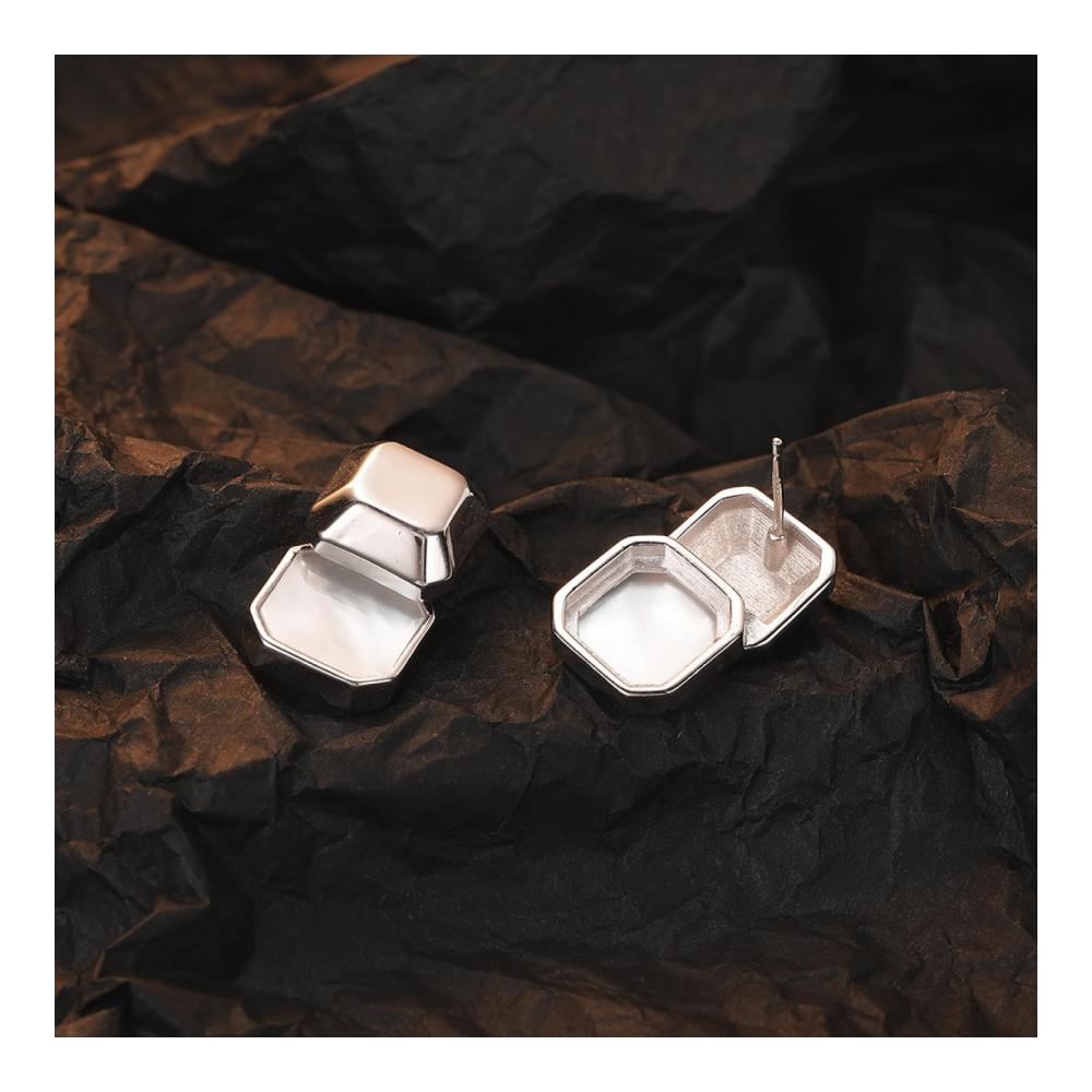 Entdecken Sie Eleganz Exquisite 925 Silber Ohrhaken mit Femininem Charme Kühler Wind Natürlichem Muschel-Design und Übertriebenem Sinn. Stilvolle Ohrringe für das moderne Temperament